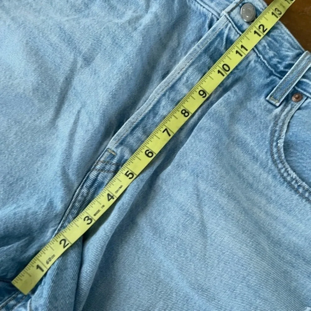 Levi’s ribcage light wash frayed cut off premium denim shorts‎ size 32